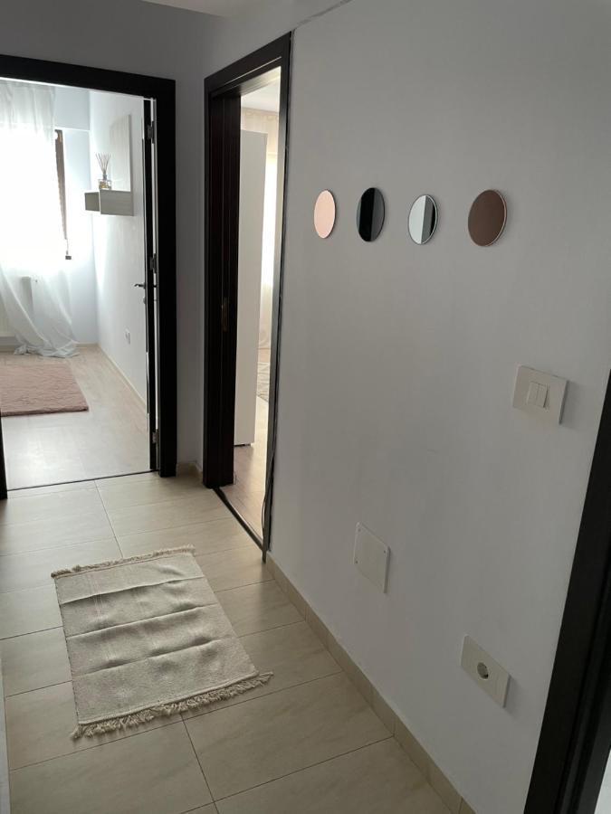The Mirror - Quiet & Friendly Place In Copou Apartment Iasi Ngoại thất bức ảnh